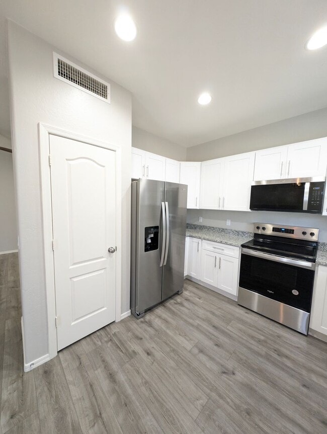 Building Photo - REMODELED - LIKE NEW - IN CHAPARRAL ESTATE...