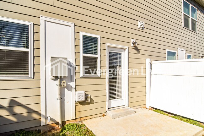 Building Photo - 930 Hamilton Cross Dr