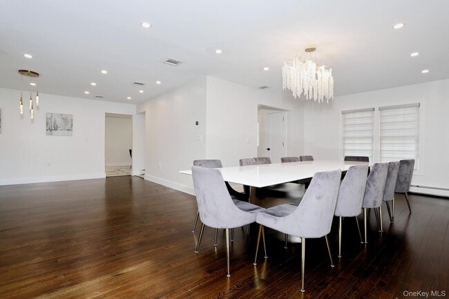 Building Photo - 10 Millbury St