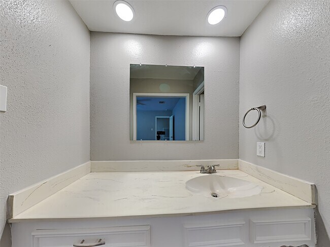 Building Photo - 16362 Brinkwood Dr