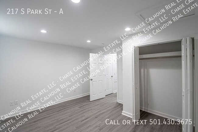 Building Photo - 217 S Park St
