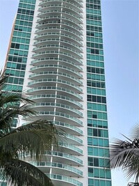 Building Photo - 2101 Brickell Ave