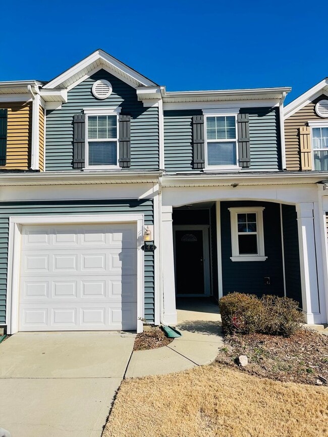 Building Photo - Beautiful Townhome in Catawba Village