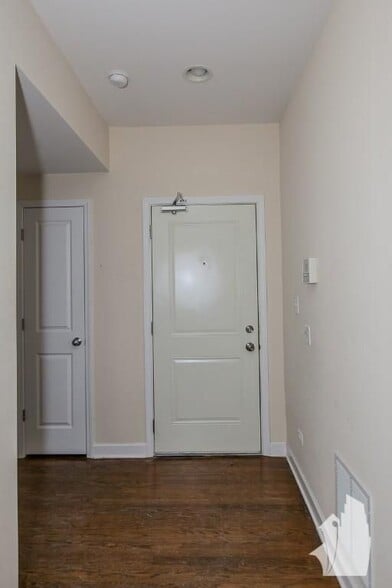 Building Photo - 1819 W Leland Ave