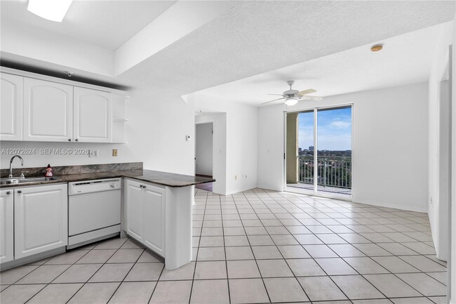 Building Photo - 3500 Coral Wy