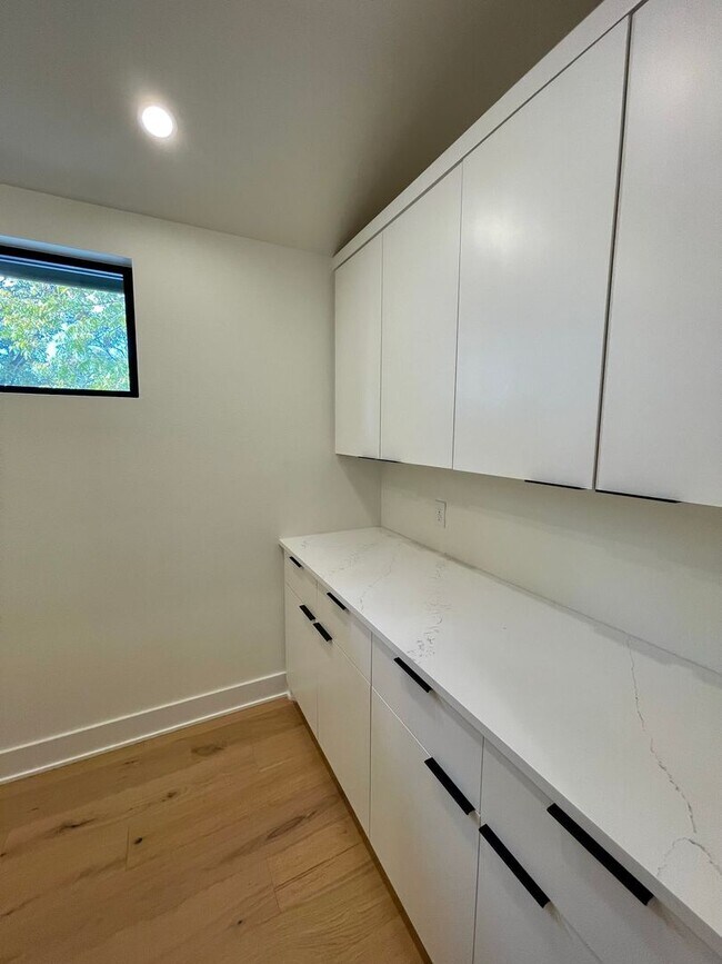 Building Photo - Palo Duro