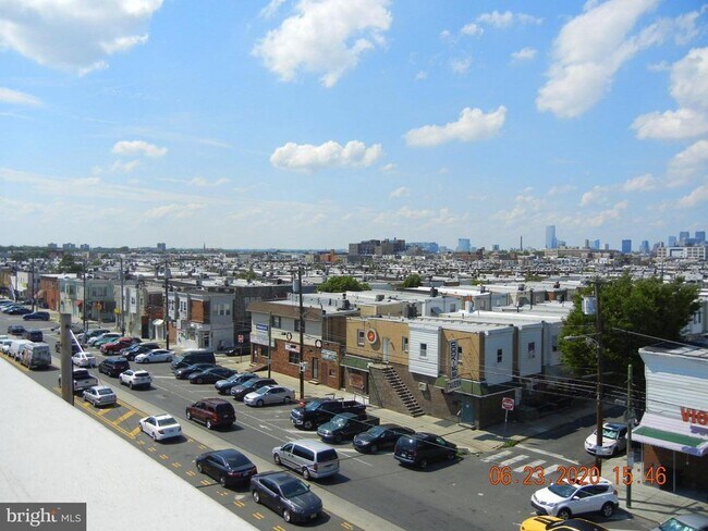 Building Photo - 2700 S 10th St