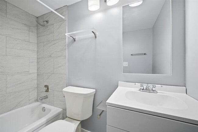 Building Photo - 436 Fanshaw K