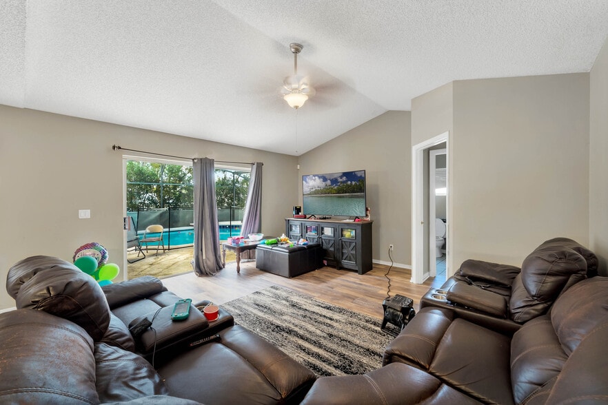 Primary Photo - 1432 Saddleridge Dr