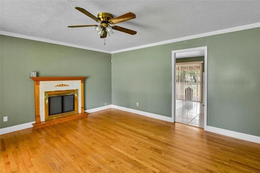 Building Photo - 8941 Ashwood Dr