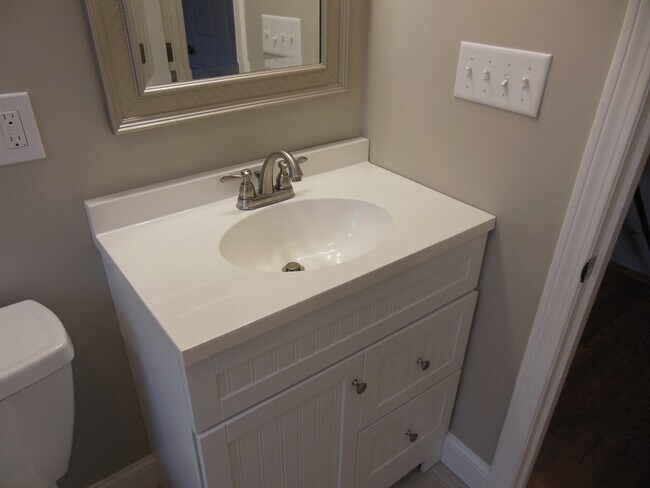 Building Photo - 84 Hooper Rd