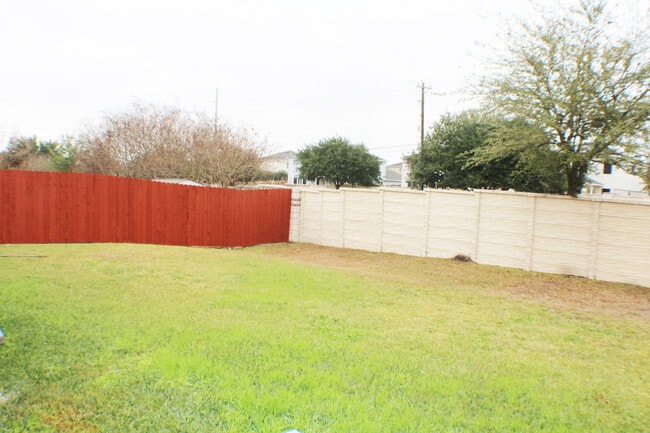 Building Photo - Great One story home in Enclave and Willow...