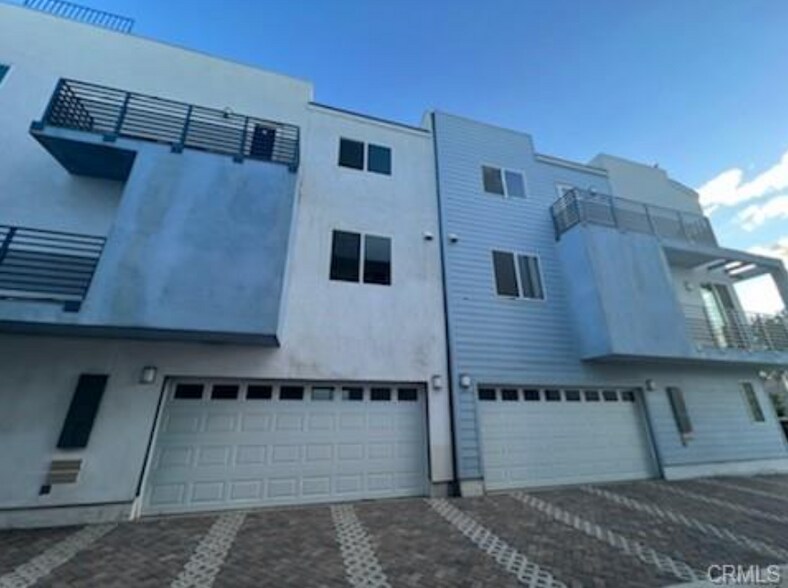 Building Photo - 14614 Vanowen St