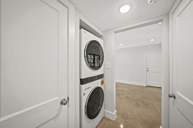 Building Photo - 520 Lovett Blvd