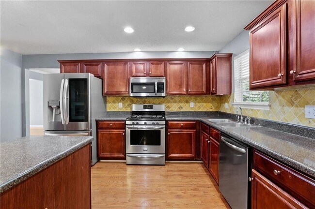 Building Photo - 4550 Ivy Fork Dr