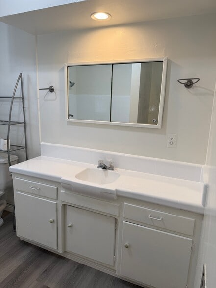 Building Photo - 3646 Vinton Ave