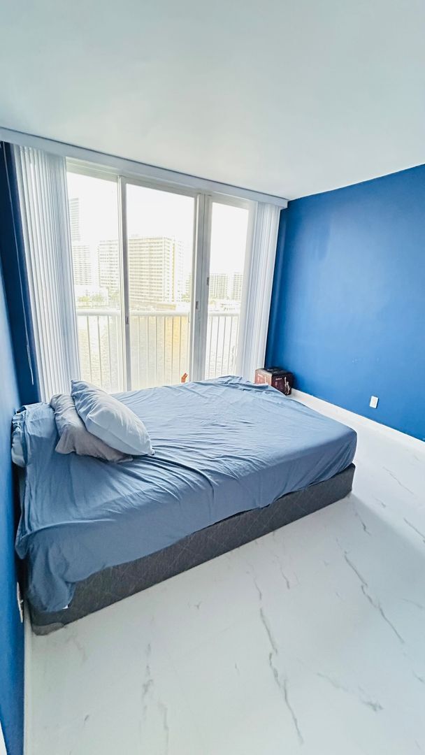 Building Photo - Stunning Waterfront One-Bedroom Apartment with Spectacular Views!