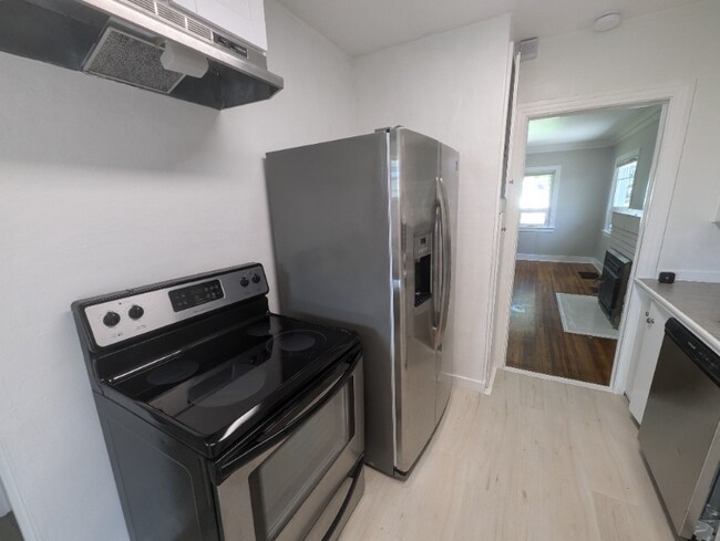 Building Photo - 3107 W Longfellow Ave