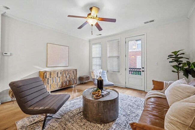 Building Photo - 2 Bed/4 Bath Condo with Detached Garage / Pet-Friendly / Available Now!