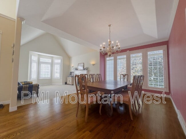 Building Photo - 49 E Fairway Dr