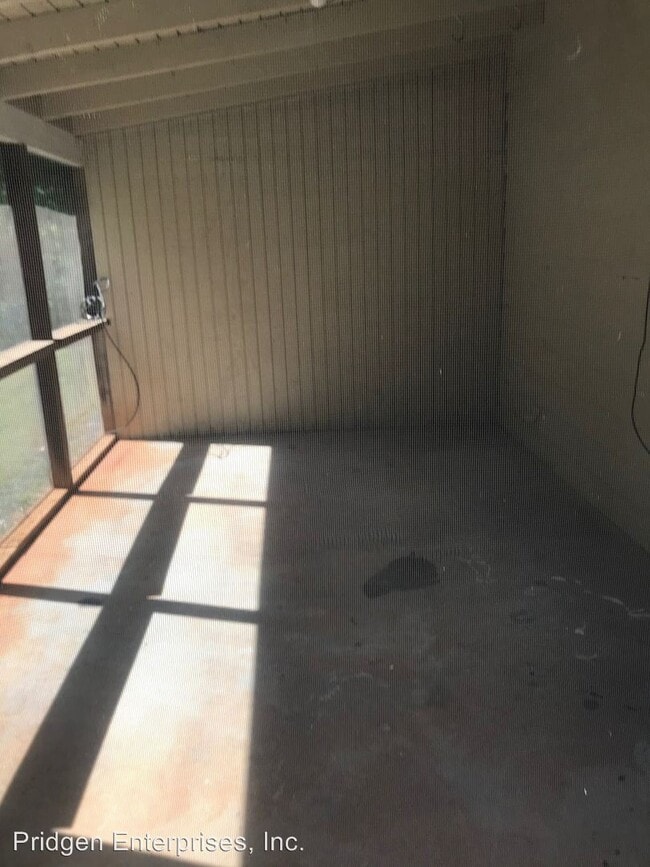 Building Photo - 120-122 Fair Oaks Dr