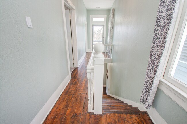 Building Photo - 3304 Avenue Q