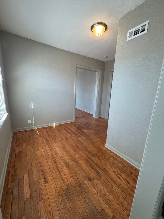 Building Photo - Grove