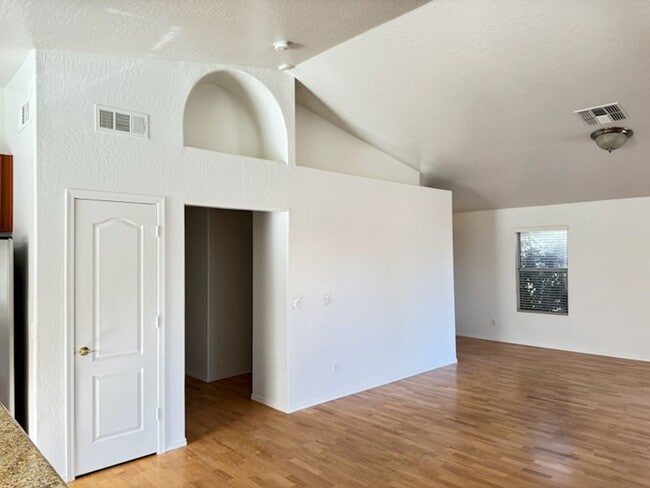 Building Photo - Jewel in South Tempe 3 bedroom rental