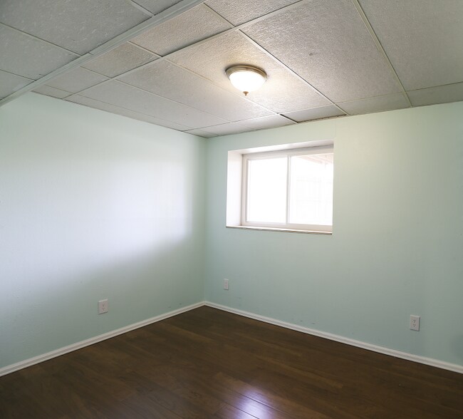 Building Photo - 10490 Newcombe St