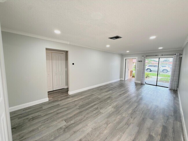 Building Photo - 5957 Forest Hill Blvd