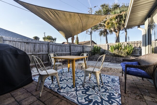 Building Photo - Vacation Rental Amazing Pet Friendly 3 Bed House with a Heated Pool