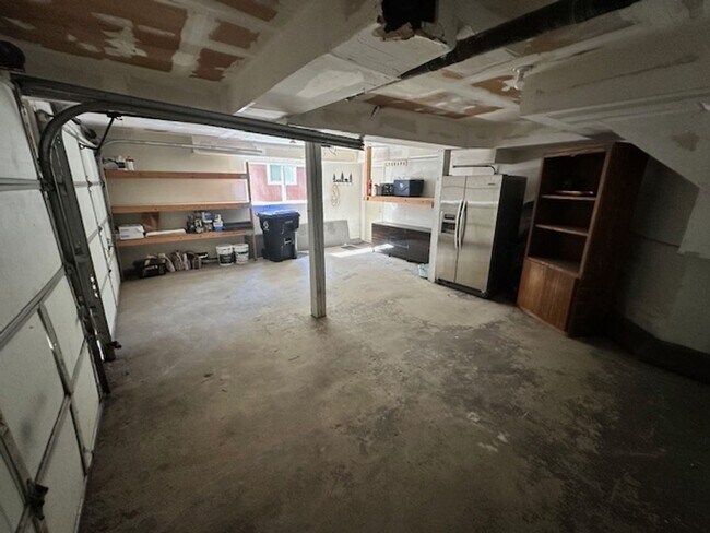 Building Photo - Lovely multi level home available now for ...