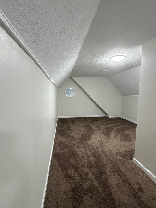 Building Photo - 7472 Hedgington Dr