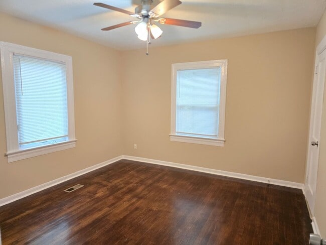 Building Photo - 583 Colonial Cir SE