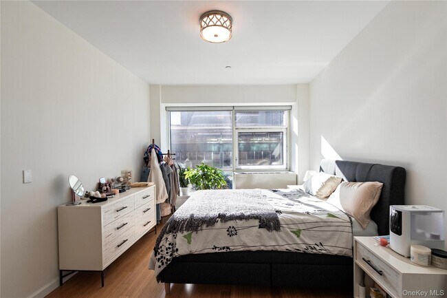 Building Photo - 24-15 Queens Plaza N