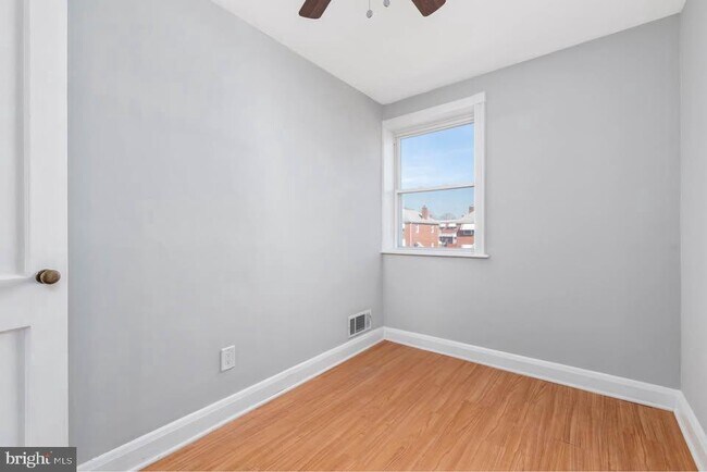 Building Photo - 114 Riverthorn Rd