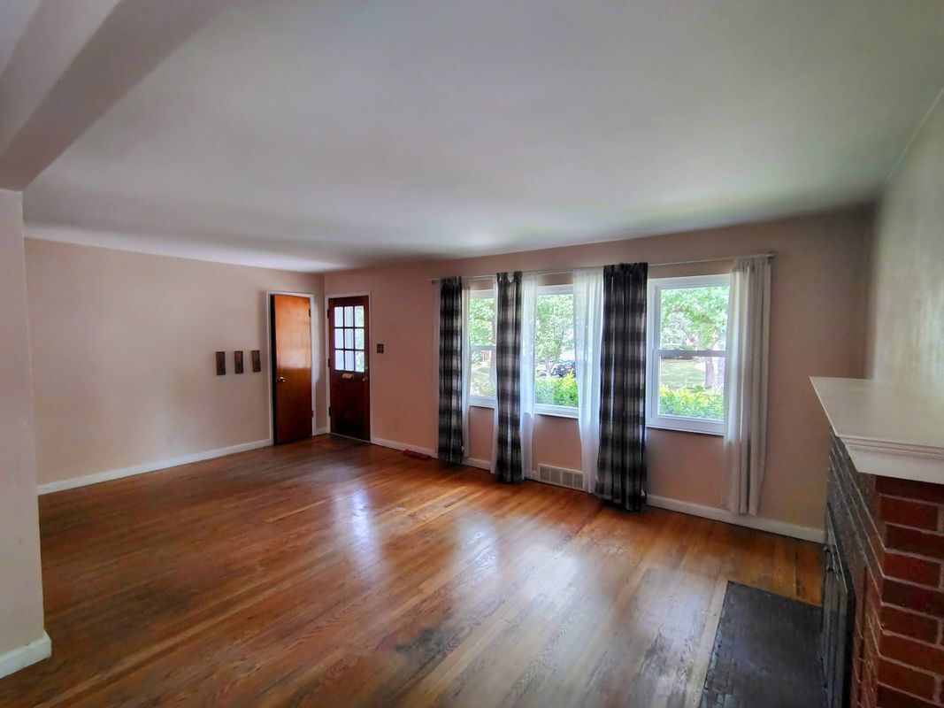 Building Photo - 130 Turf Ct