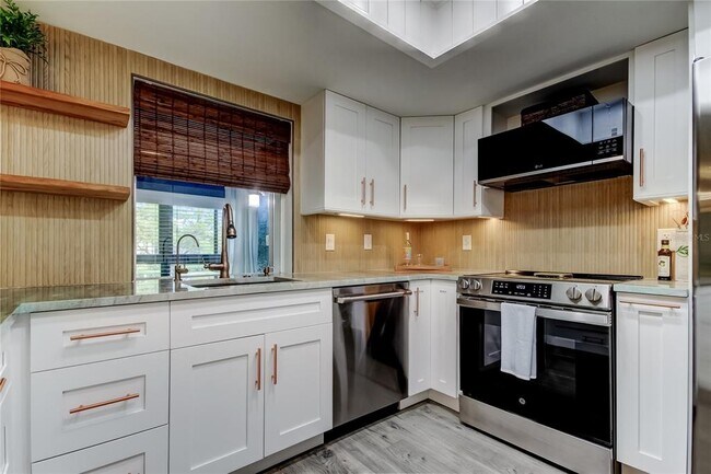 Building Photo - 2673 Sabal Springs Cir