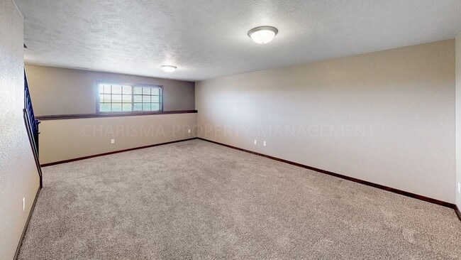 Building Photo - 3 BD, 2 BA TOWNHOME, ATTACHED GARAGE, FIRE...