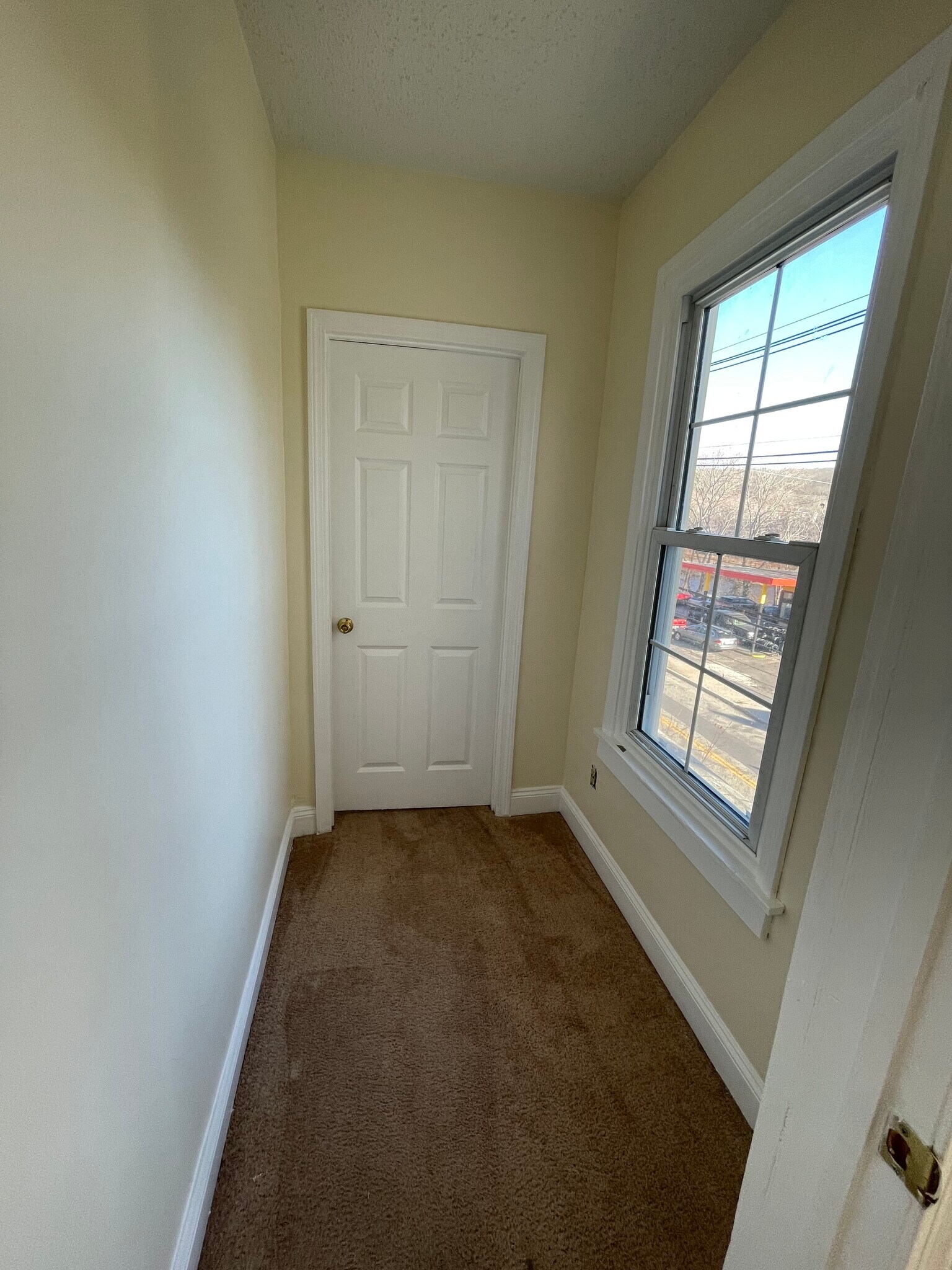 Hallway - 73 W Thames St