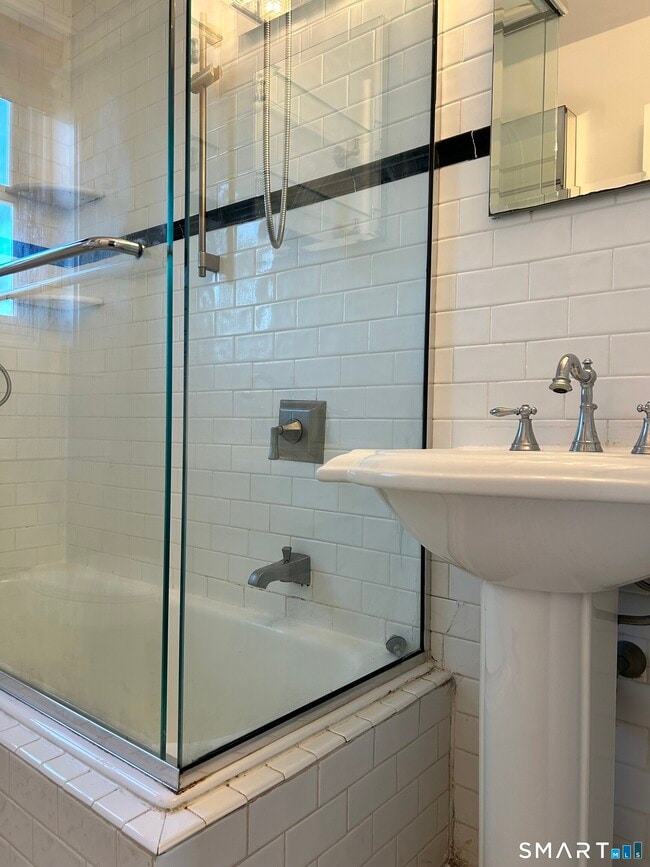 Building Photo - 118 Summer St