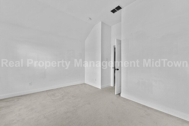 Building Photo - 4106 Horseshoe Ln