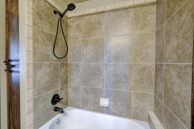 Building Photo - 812 Ryan Rd