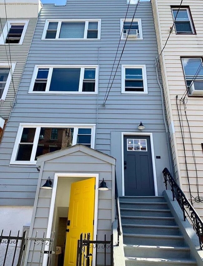 Primary Photo - 339 4th St