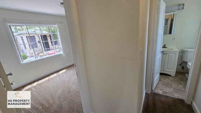 Building Photo - 303 Palm Ave