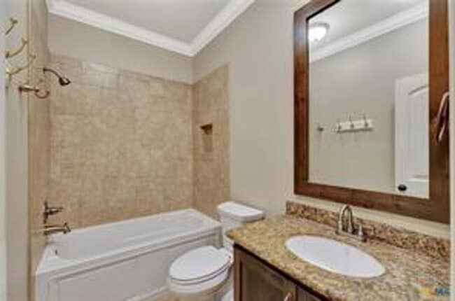 Building Photo - Great Home on  1 acre