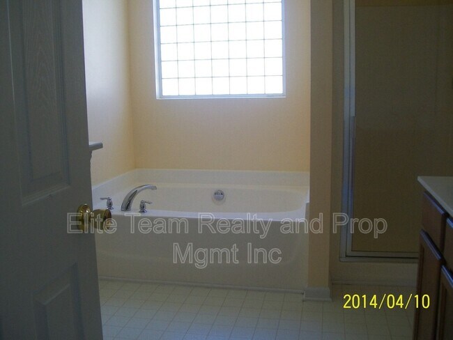 Building Photo - 1732 Carmenet Ln