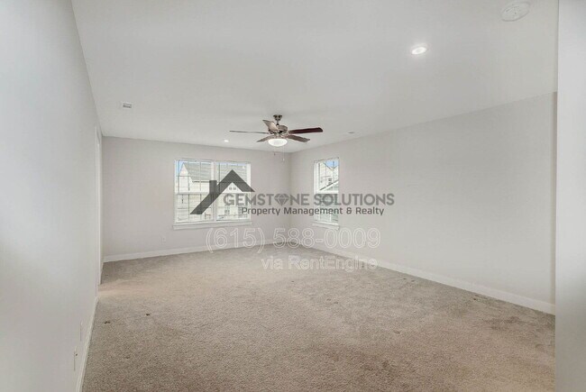 Building Photo - 3301 Somerset Ln