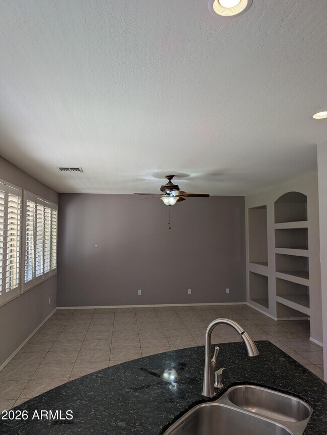 Building Photo - 337 West Swan Drive