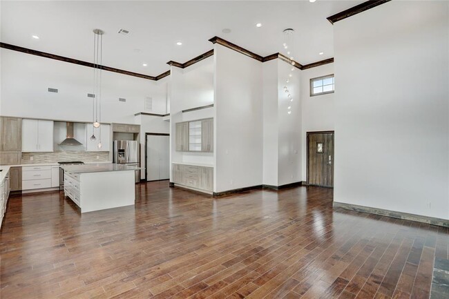 Building Photo - 5403 E river Dr